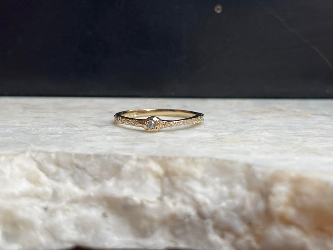 9ct yellow gold delicate ring with salt & pepper diamond